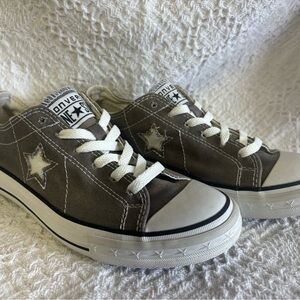 Converse one star sneakers women’s size 8 grey